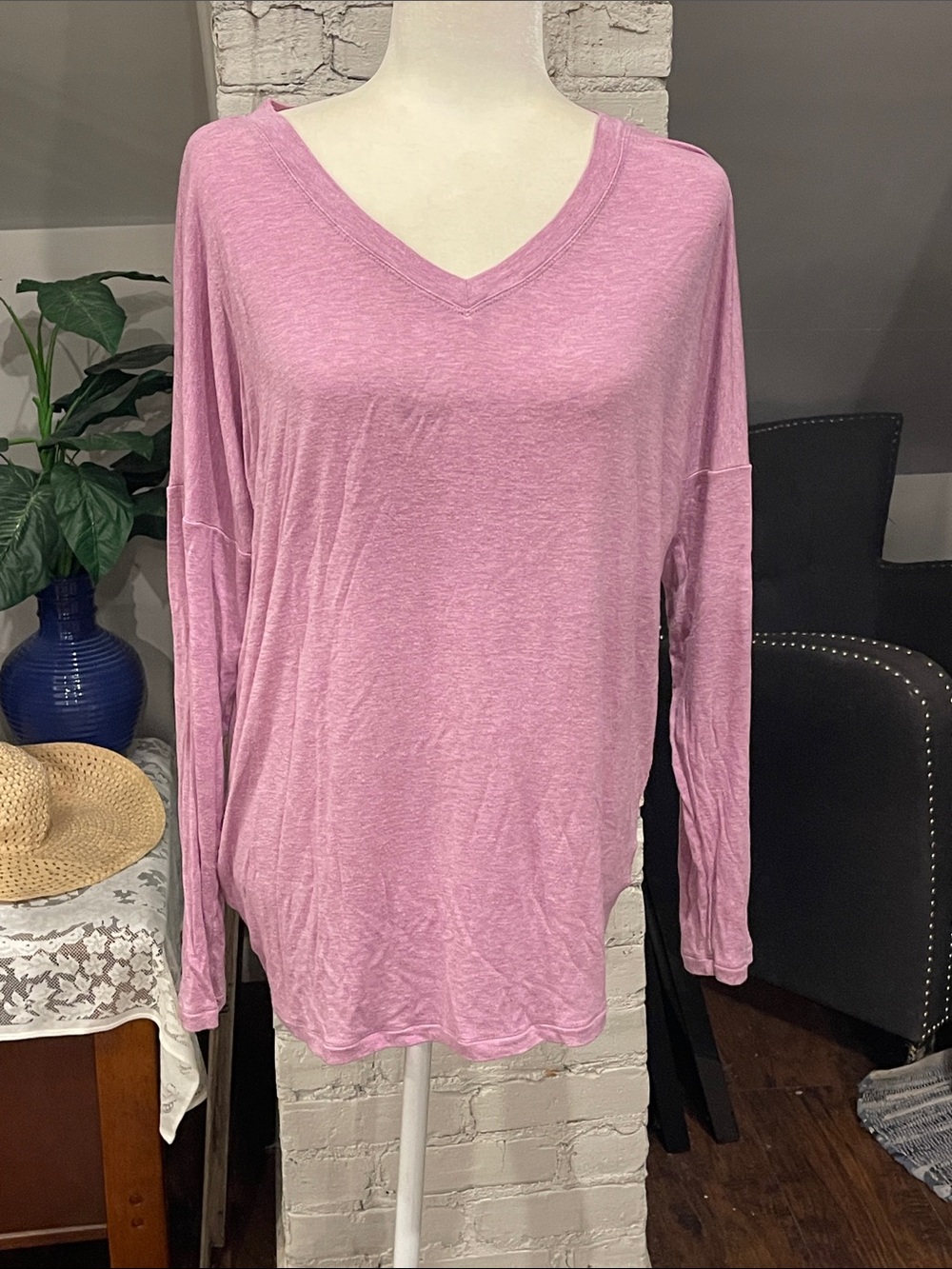 CAbi Lightweight V-Neck oversized Long Sleeve Top - Pink